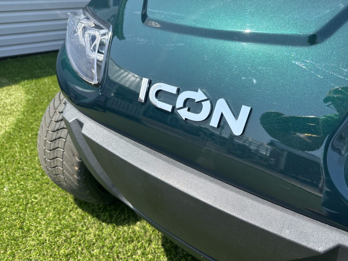 2023 ICON EV i20U - Carro de golf eléctrico utilitario 2 plazas con cama volquete - Hunter Green