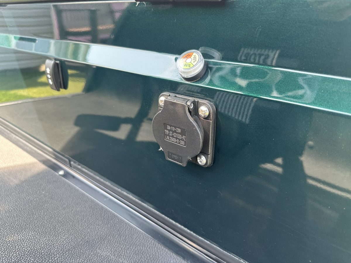 2023 ICON EV i20U - Carro de golf eléctrico utilitario 2 plazas con cama volquete - Hunter Green