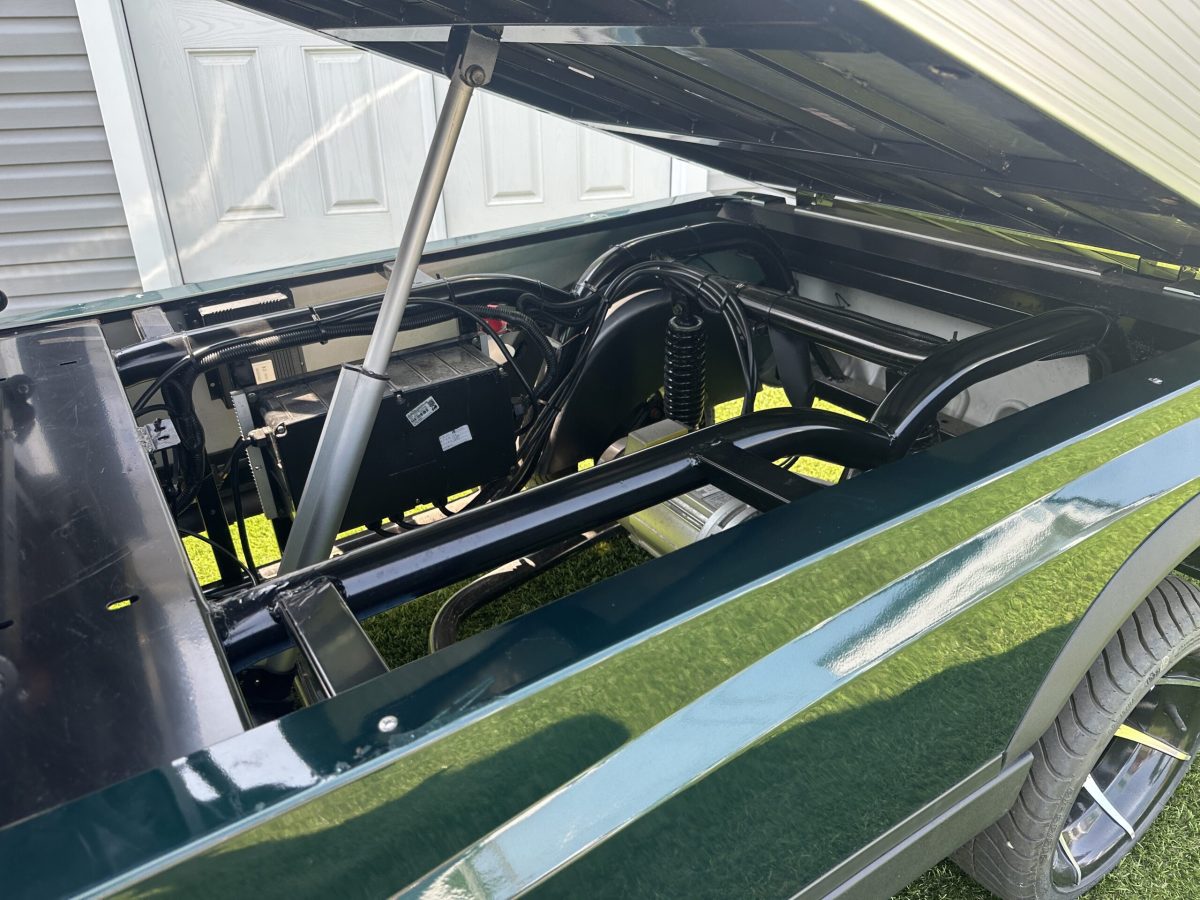 2023 ICON EV i20U - Carro de golf eléctrico utilitario 2 plazas con cama volquete - Hunter Green